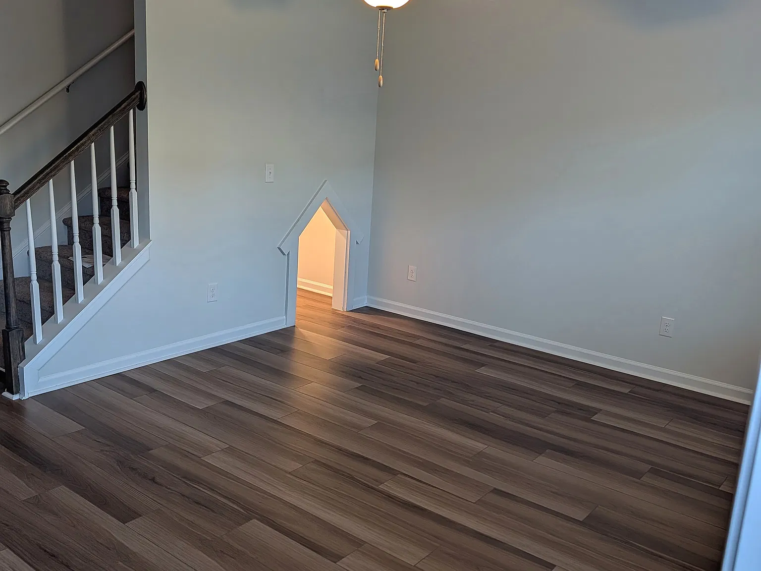 3 bed, 1370 sqft, $2,050 — Photo 2
