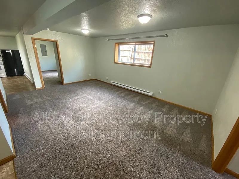 3 bed, 1.0 bath, 1500 sqft, $1,200 — Photo 3