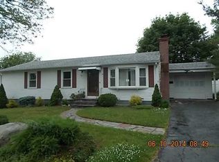 9 Beachwood Dr, Cumberland, RI 02864