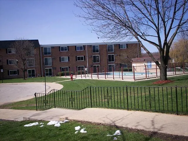 560 Lawrence Ave #211 — Photo 5