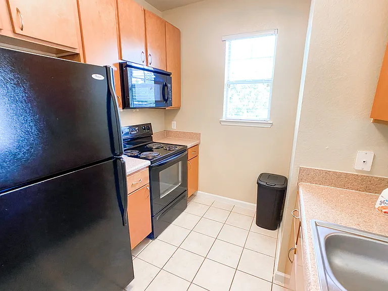 Kitchen with Energy Efficient Appliances Kitchen with Energy Efficient Appliances