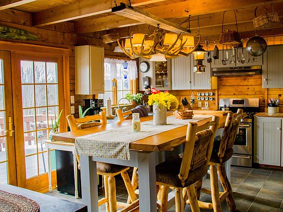 3rd image of 643 Loudon Ridge Road