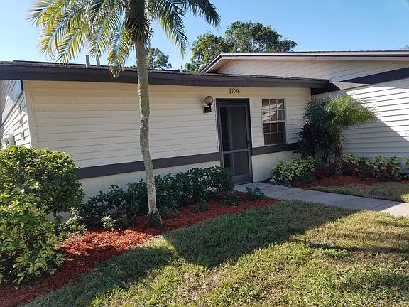 5th image of 1074 Pine Isle Ln