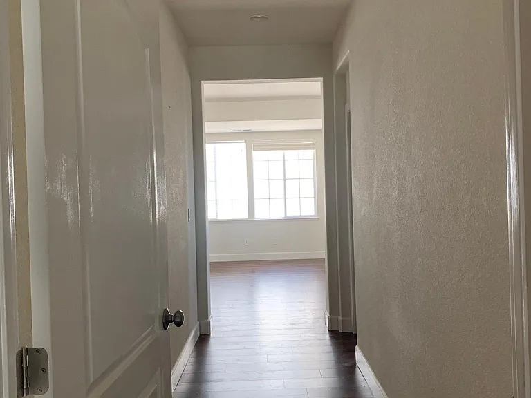 2592 Tamworth Ln — Photo 5