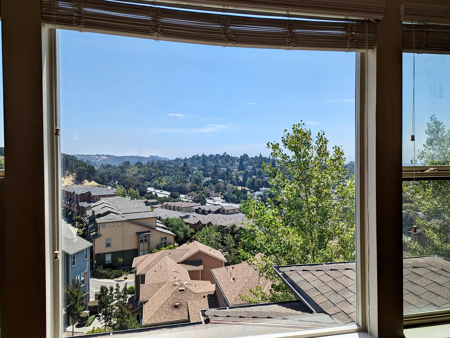 3 bed, 2.5 bath, 1842 sqft, $3,950 — Photo 4