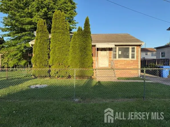 124 Chestnut St, Avenel, NJ 07001