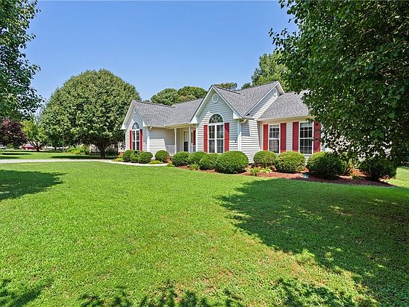 5th image of 1013 Ravenwood Dr