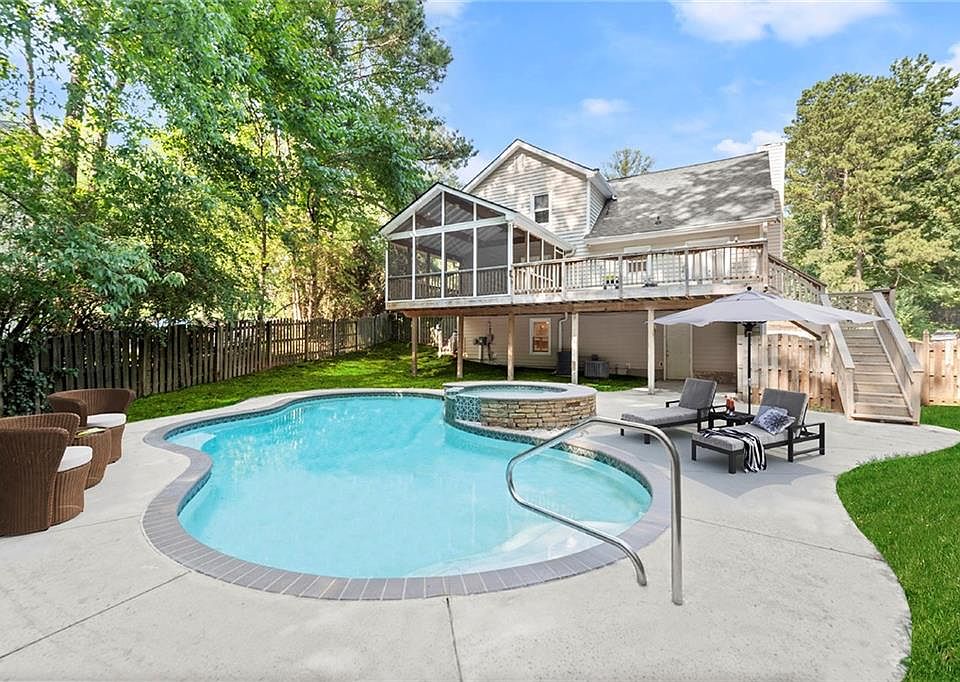 1st image of 13 Peggy Ct NW