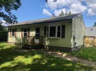 10 Marcy Ln, North Grosvenordale, CT 06255