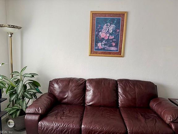2nd image of 6805 Quaker Dr