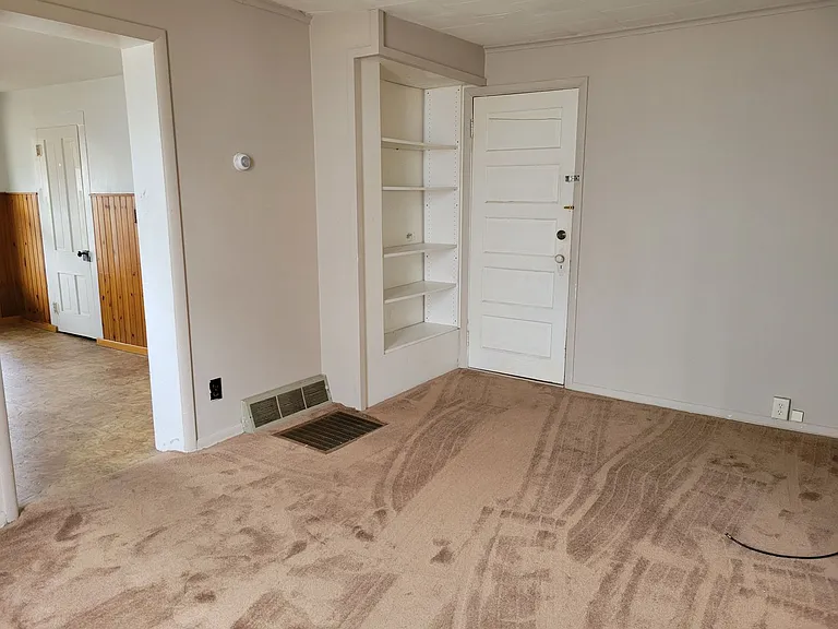 533 W Kinne St — Photo 7