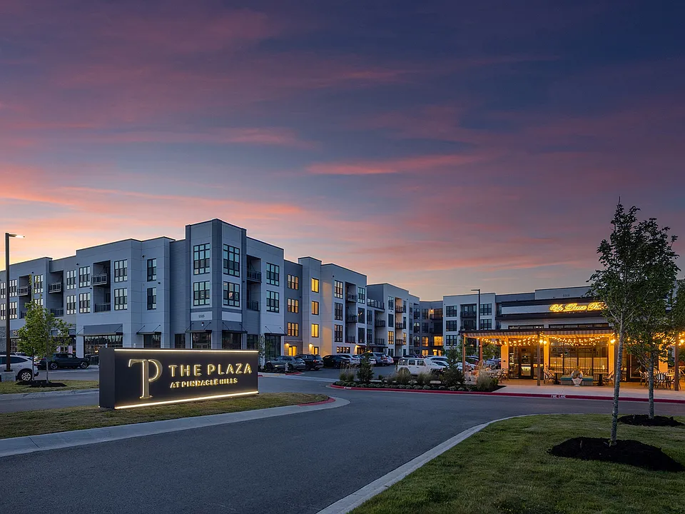 Plaza at Pinnacle Hills