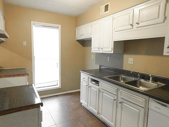 3rd image of 4778 Daphne Rd