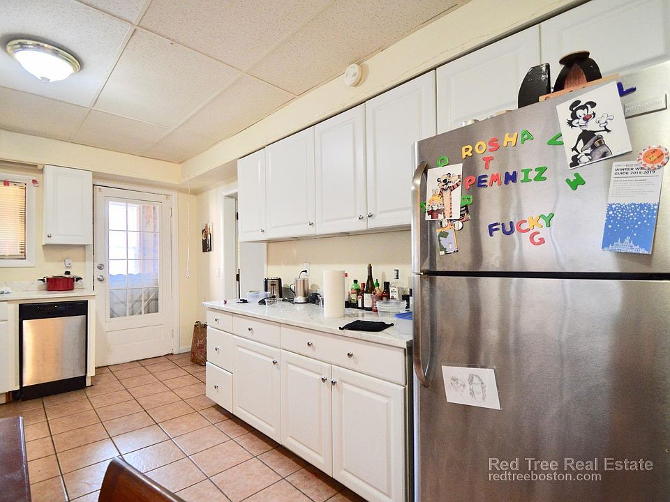 2nd image of 135 Orleans St #33