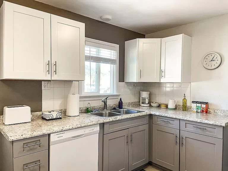 422 N Baldwin St — Photo 9