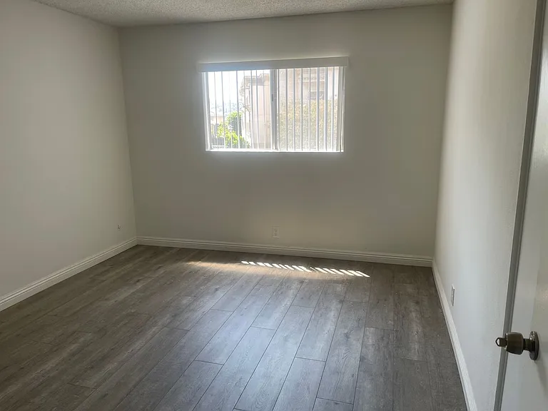 Apt 420 Garfield — Photo 8