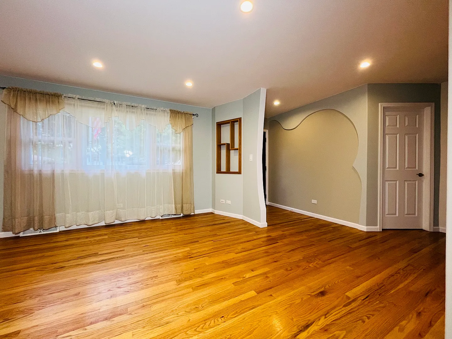 4 bed, 3.0 bath, $3,300 — Photo 3