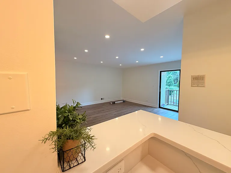 7353 Blackburn Ave #206 — Photo 12