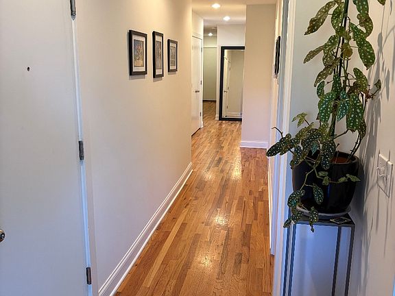 2nd image of 4927 N Winthrop Ave #2S