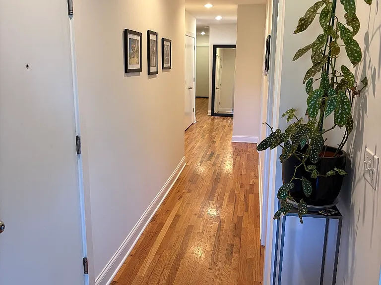 4927 N Winthrop Ave #2S — Photo 2