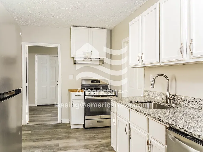 1576792_008_kitchen_13693341.jpg