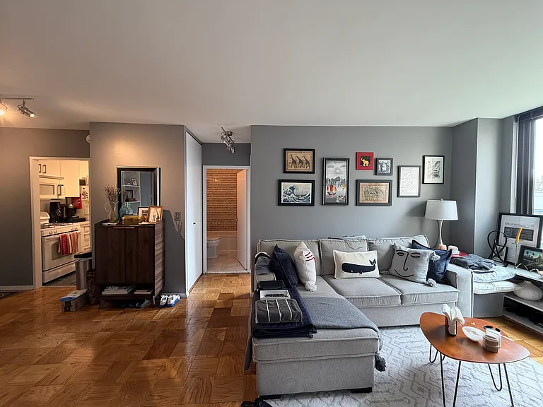 111 E 30th St #8B — Photo 4