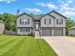 20022 W 220th Ter, Spring Hill, KS 66083