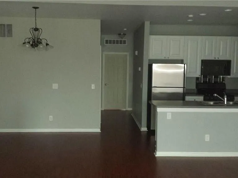 2088 Arcadia Dr — Photo 3