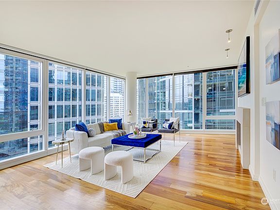 3rd image of 10700 NE 4th Street #1102