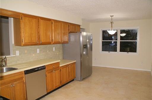 4th image of 30 Karcher St