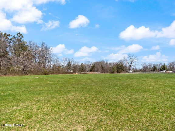 5th image of 697 Pin Oak Dr