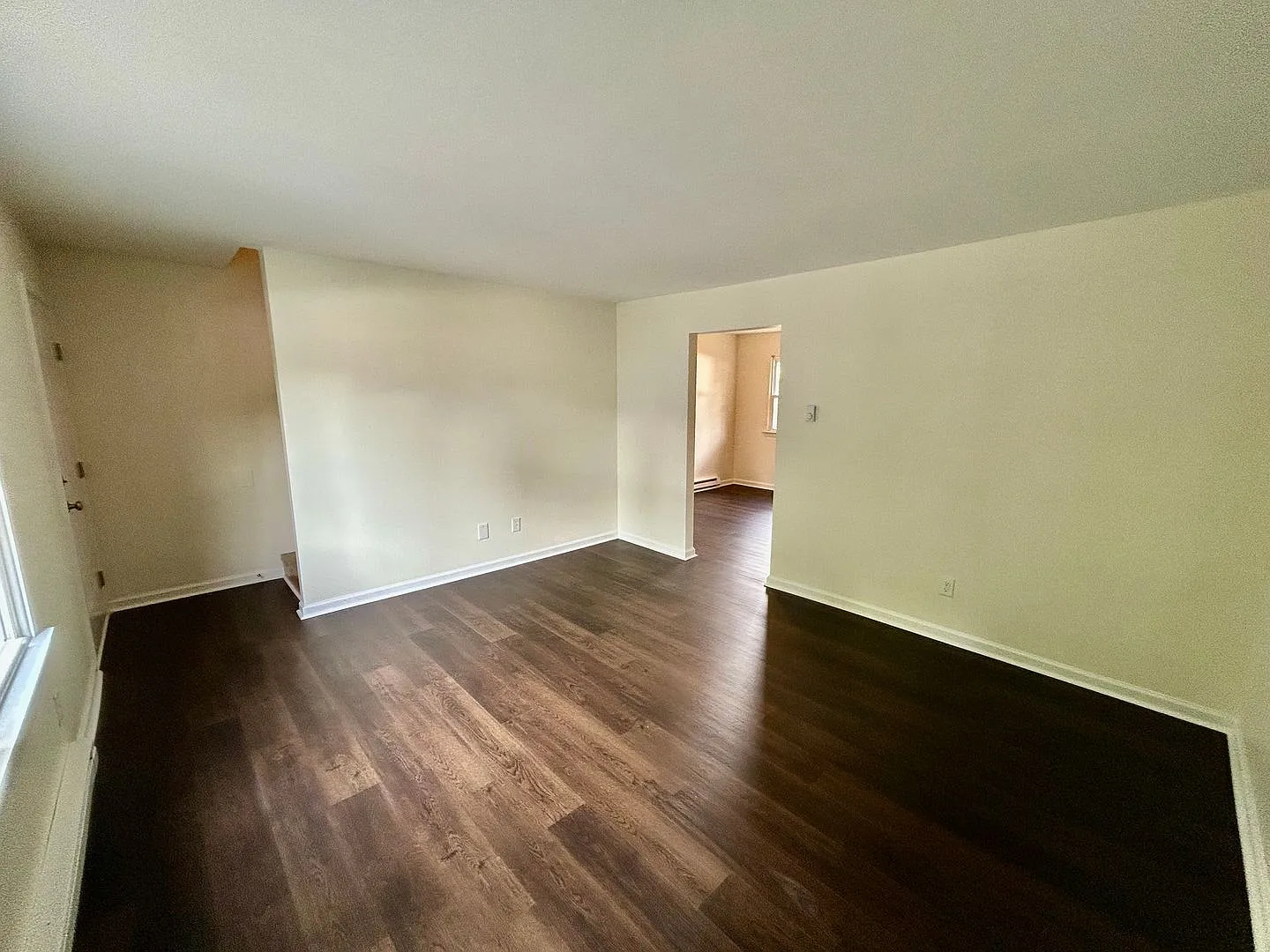 First Month Half Off - 2 Bedroom In Versailles! — Photo 2
