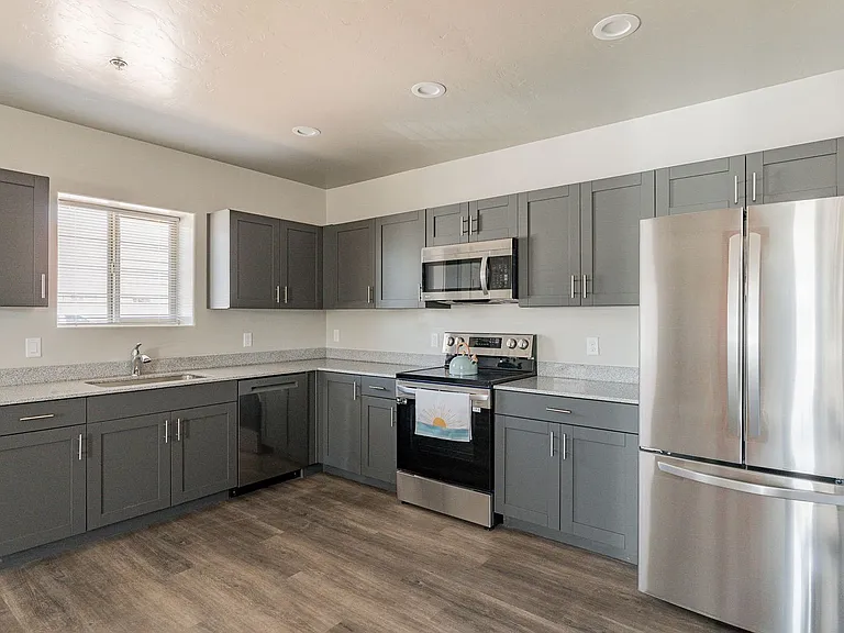 Bellevue Apartments — Photo 13
