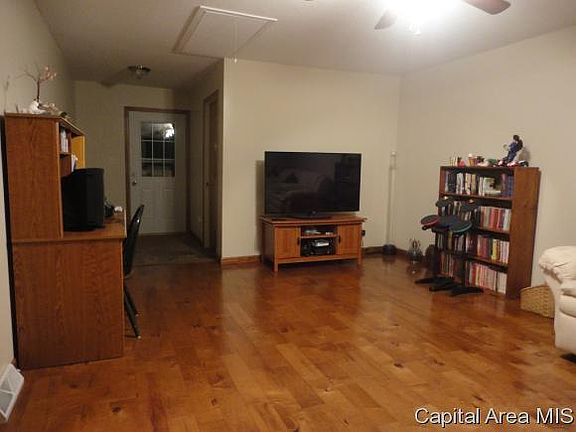 5th image of 1418 N Lincoln Ave