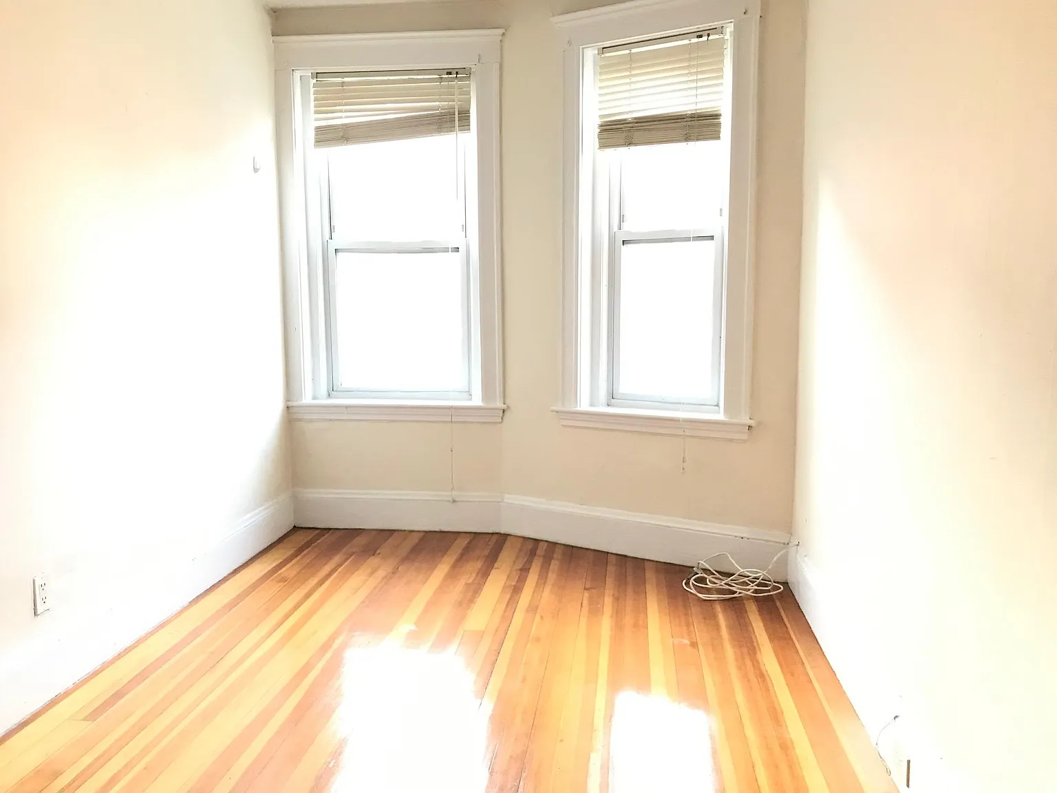 2 bed, 1000 sqft, $3,200 — Photo 3