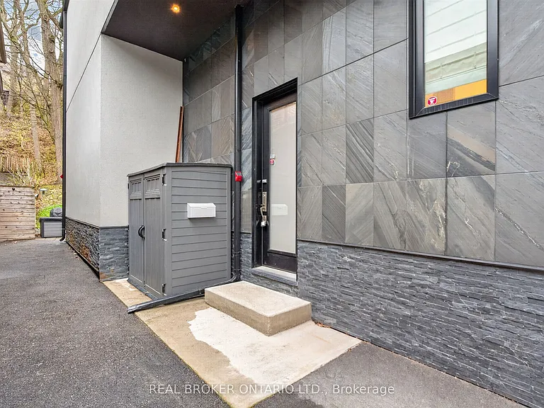 88 Kingsway Way — Photo 45