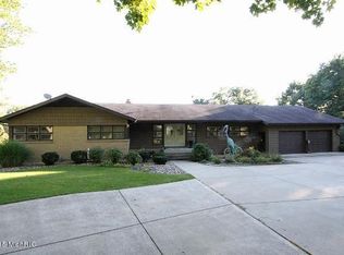 28239 Springbrook Dr, Lawton, MI 49065