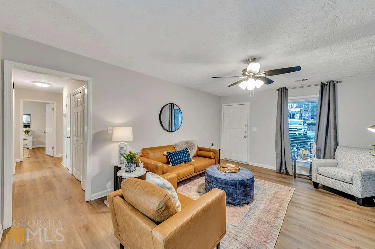 3 bed, 2.0 bath, 100 sqft, $3,600 — Photo 3