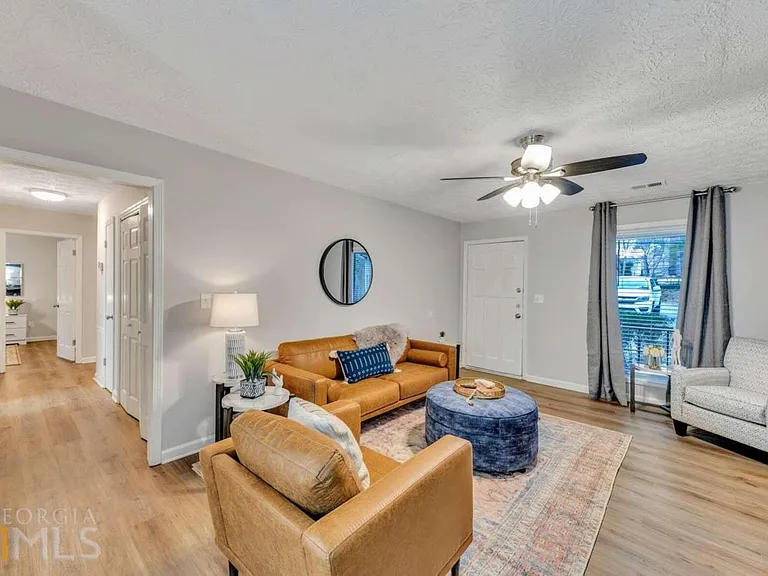 210 Booth Rd SW #A — Photo 3