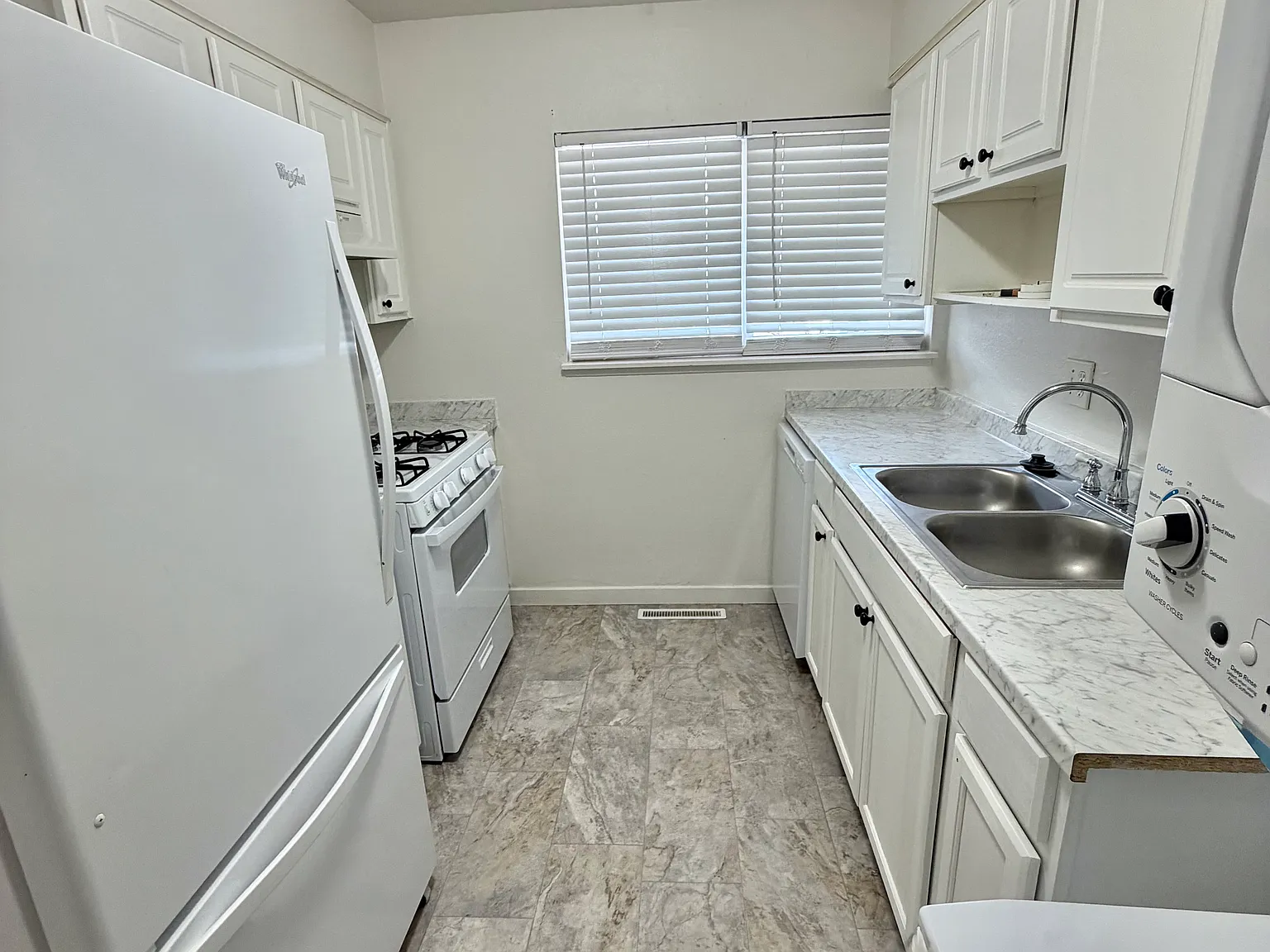 3 bed, 1.5 bath, 1106 sqft, $2,100 — Photo 4