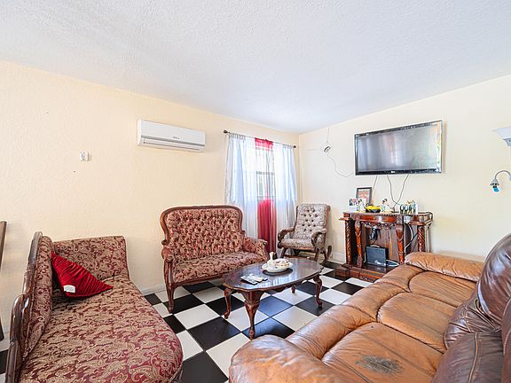 3rd image of 1125 NW 27th Avenue