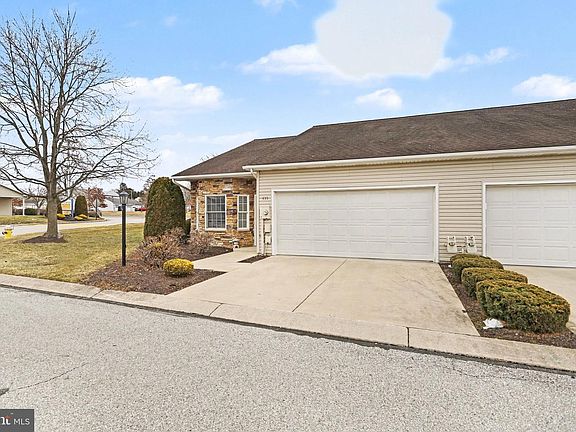 3rd image of 455 Parkview Ln