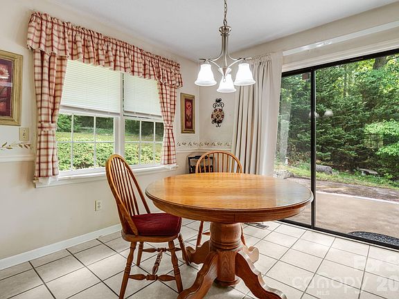 5th image of 636 Goldview Dr