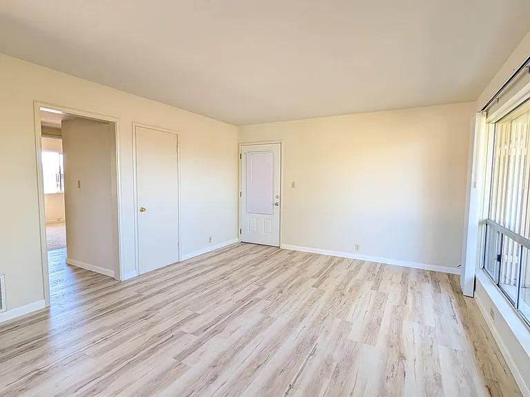 Southshore Gardens Apartments — Photo 2