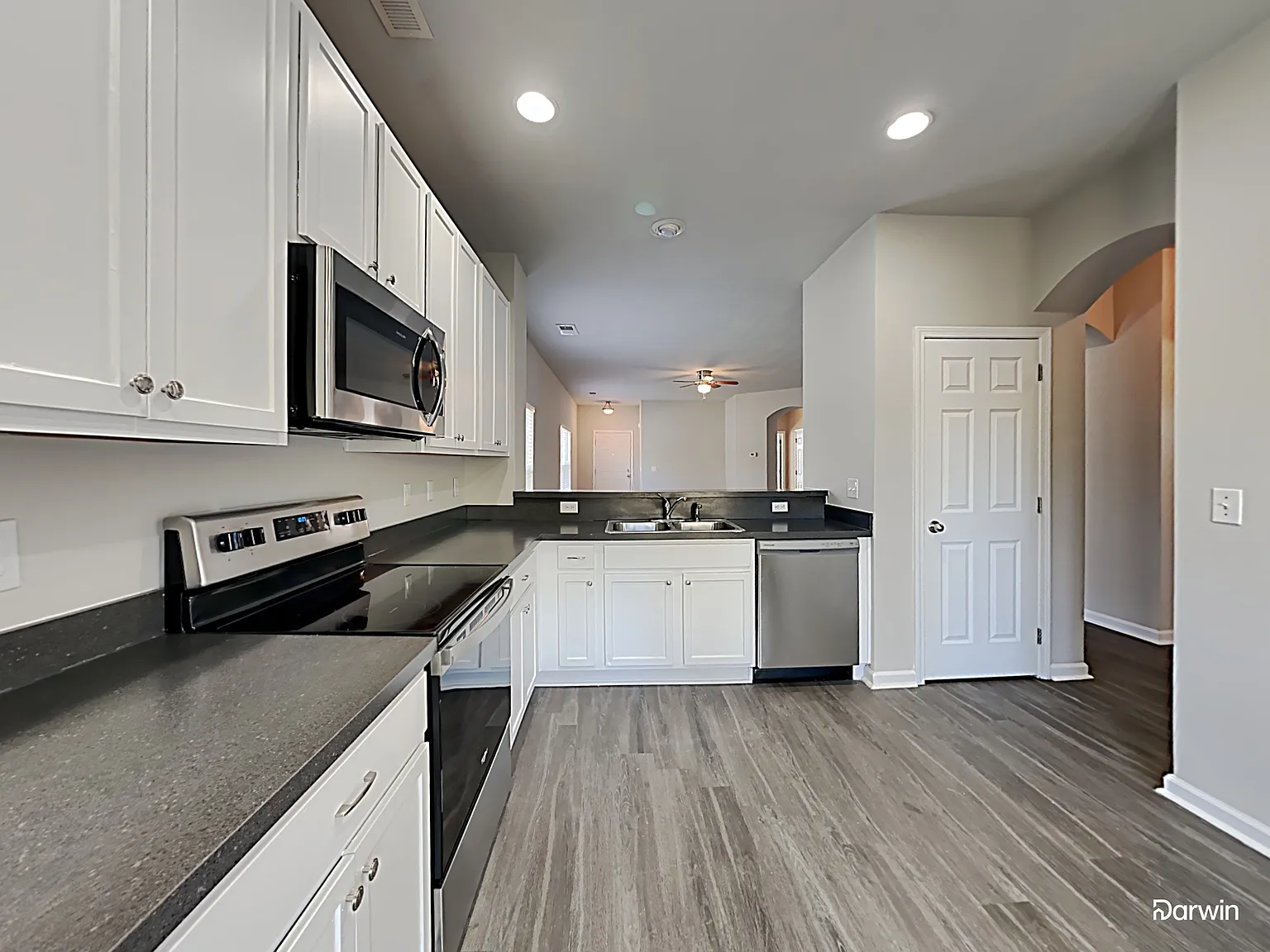 3 bed, 2.0 bath, 1412 sqft, $2,205 — Photo 3