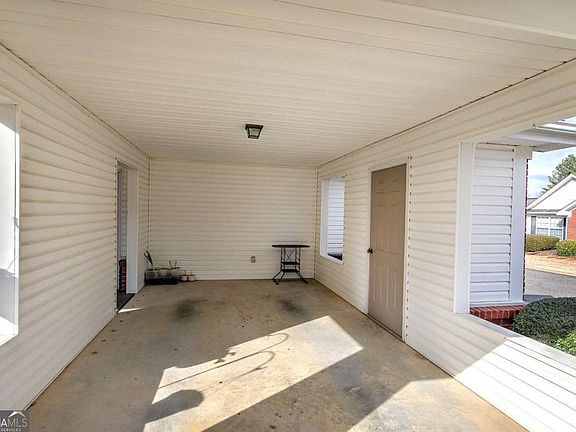 4th image of 150 Old Mill Rd
