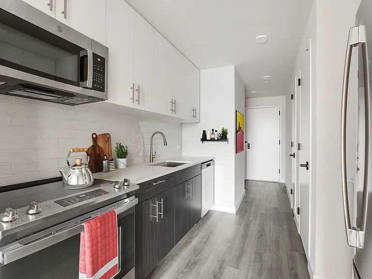 413 Summit — Photo 18