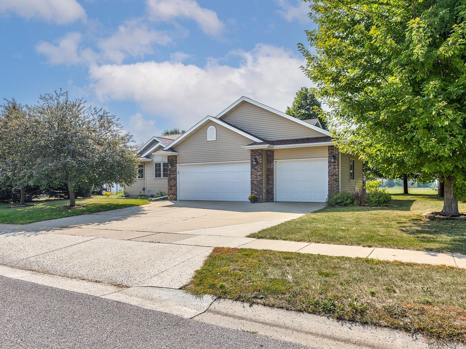 400 Genesis Ave, Marshall, MN 56258 MLS 6426556 Zillow