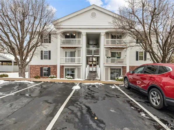 16518 Victoria Crossing Dr Unit B, Grover, MO 63040