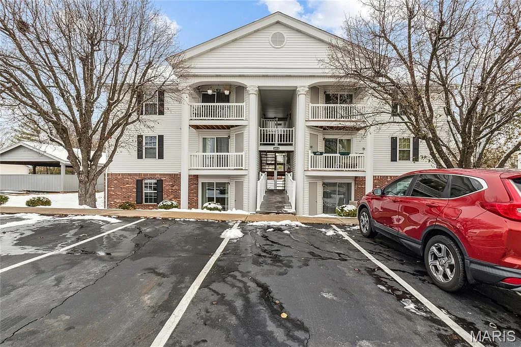 16518 Victoria Crossing Dr Unit B photo 1